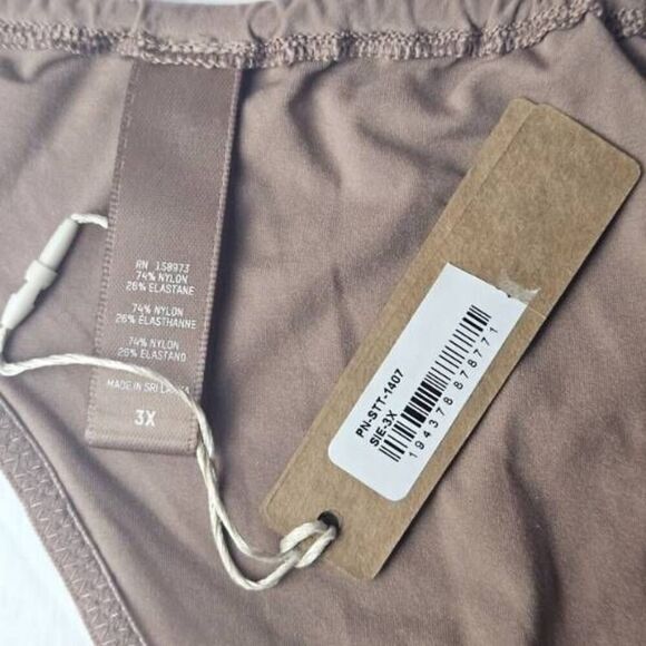 Skims string panty Nwt - Picture 5 of 7